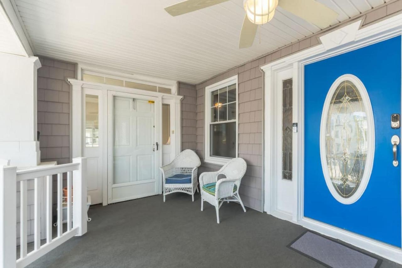 Block 7 Bdrms Parking Patio And Sunroom Holiday home *
