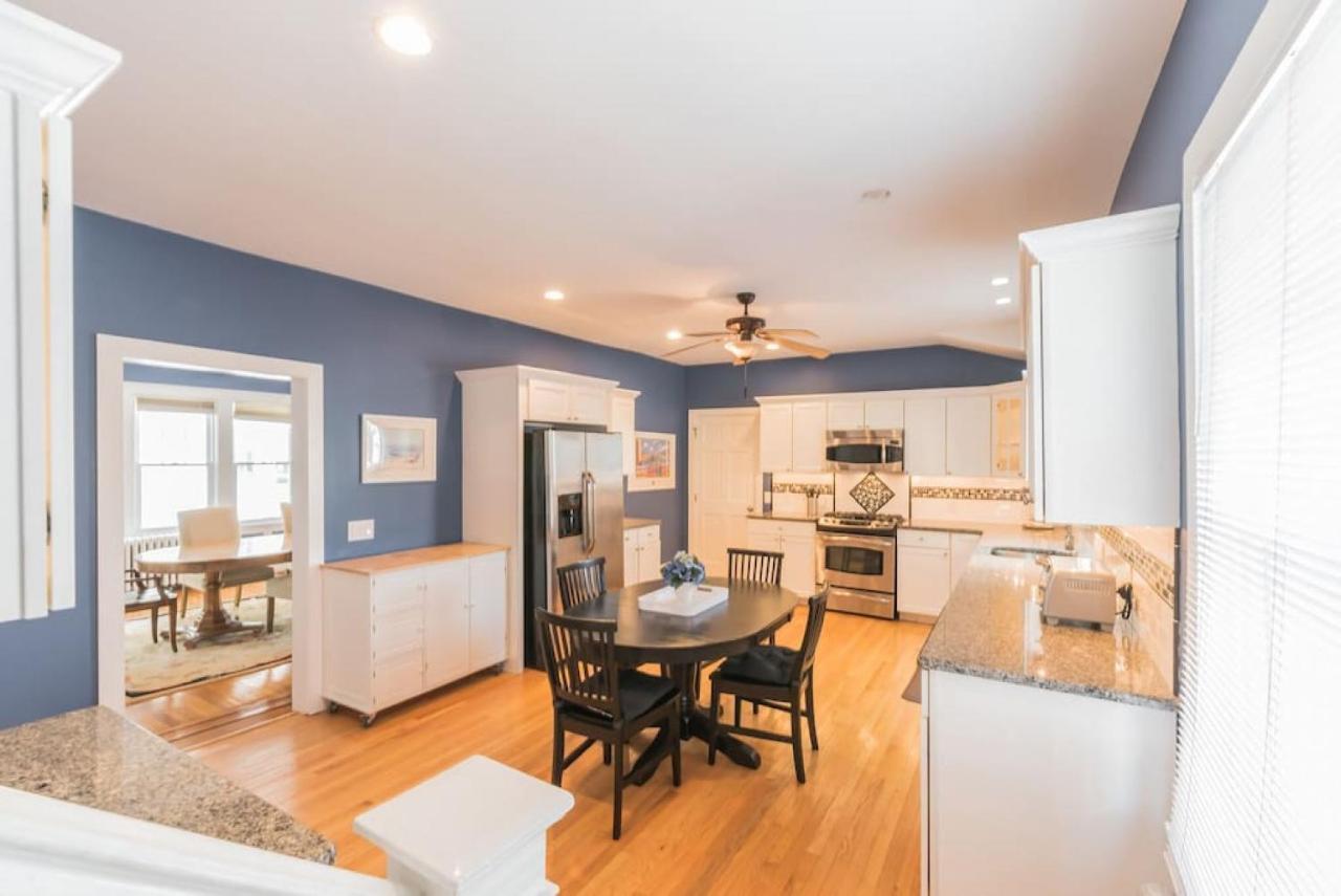 Holiday home Block 7 Bdrms Parking Patio And Sunroom *